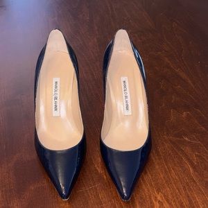 Manolo Blahnik patent leather navy blue pumps